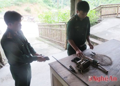 Trà trộn vũ khí trái phép trong măng khô