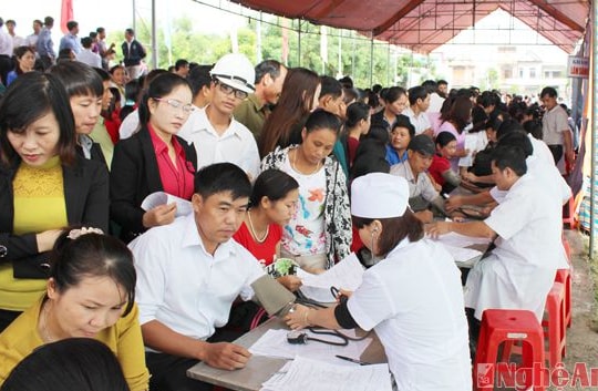 Hơn 2.000 tình nguyên viên hiến máu tại Anh Sơn