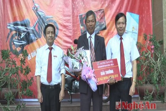 Agribank Thanh Chương trao thưởng dịch vụ Western