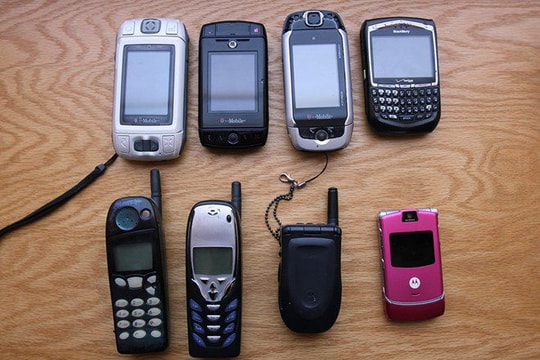 Từ 15/12, cấm nhập khẩu laptop, điện thoại di động, loa thùng cũ