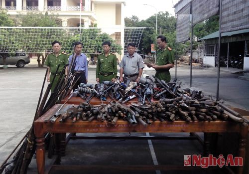 Tiêu hủy trên 700 vũ khí, công cụ hỗ trợ, pháo và đồ chơi bị cấm