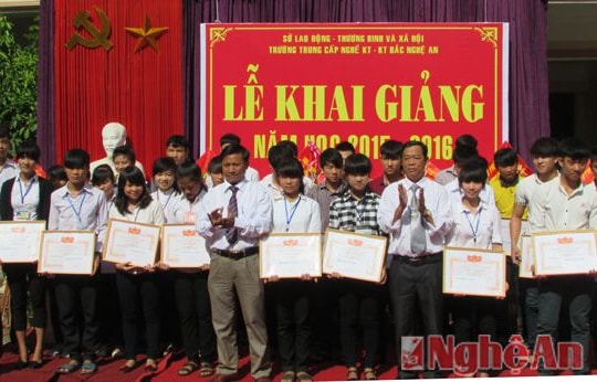 Hàng trăm lao động nông thôn có việc làm sau khi học nghề