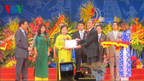 Tâm sự của tân nữ Giáo sư trẻ tuổi nhất năm 2015