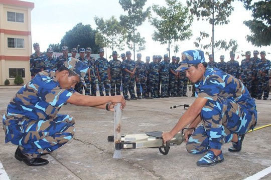 Nhiều ĐBQH tán thành nâng hạn tuổi quân nhân chuyên nghiệp