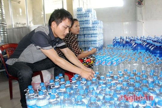 Rút giấy phép, đình chỉ các cơ sở sản xuất nước đóng chai vi phạm