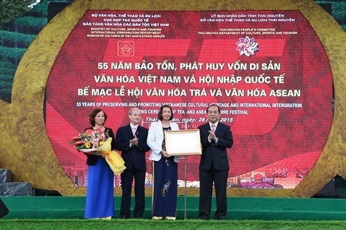 Bảo tàng văn hoá các dân tộc VN nhận Huân chương Lao động hạng Nhất