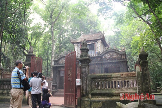 Các công ty du lịch khảo sát Đền Đức Hoàng và Nhà thờ đá Bảo Nham