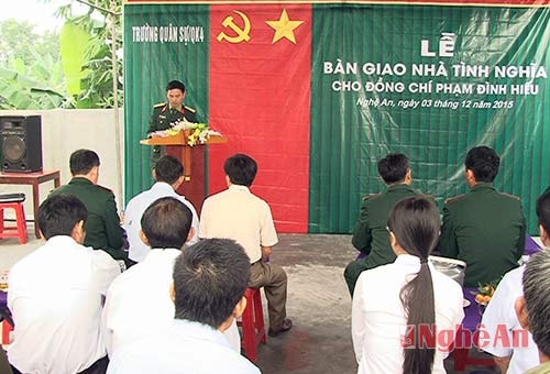 Bàn giao Nhà tình nghĩa cho công nhân quốc phòng