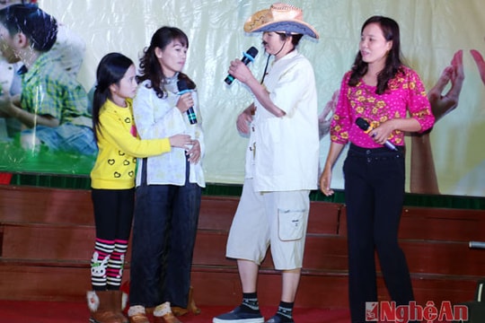 Giao lưu văn nghệ hưởng ứng Tháng hành động quốc gia về dân số