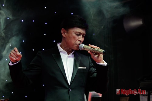 Danh ca Tuấn Ngọc lần đầu "phiêu" cùng khán giả thành Vinh