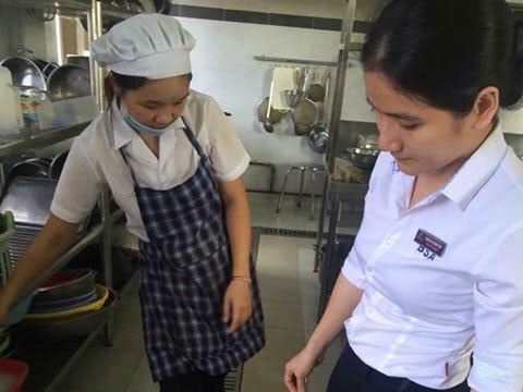 Trường mầm non "VIP" cho trẻ ăn thịt gà đông lạnh