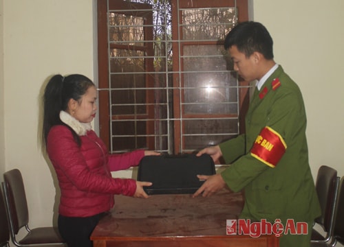 Nhặt được tiền, tìm người để trả