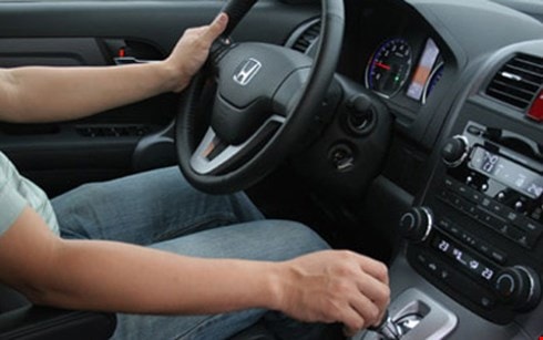 "Mách nước" dừng xe khi ô tô bị hỏng phanh