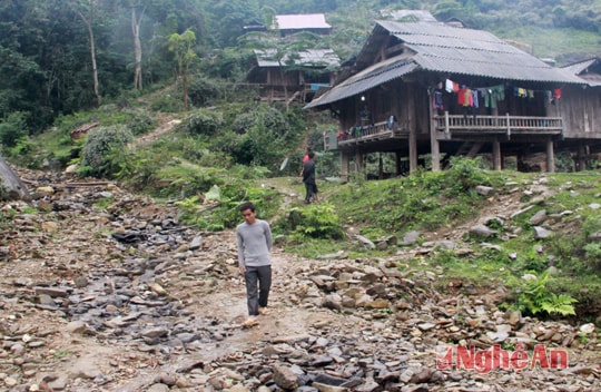 Nguy cơ sạt trượt tại khu TĐC Cà Moong (xã Lượng Minh - Tương Dương)