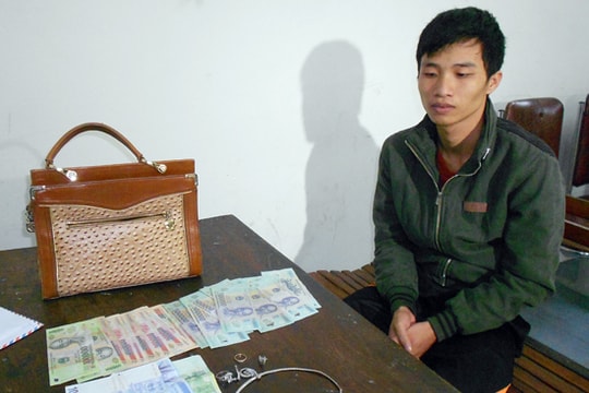 Giở trò cướp giật khi đi xin việc làm