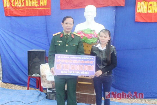 Bộ CHQS tỉnh bàn giao nhà tình nghĩa cho gia đình giáo dân xã Diễn Đoài
