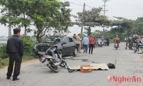 Vượt xe tải, nam thanh niên bị ô tô tông tử vong