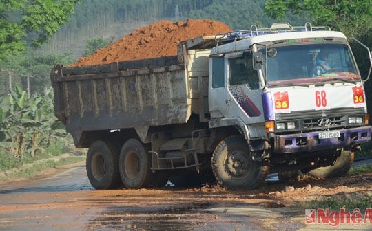 Kiên quyết cắt gọt xe quá khổ, quá tải, tịch thu giấy phép lái xe