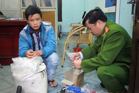 Nhóm công nhân dùng 2 yến thuốc nổ trái phép