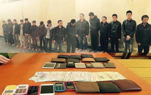 Phá sới bạc toàn công nhân tham gia