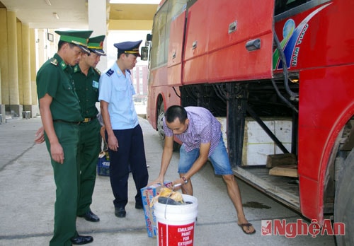 Xử lý 275/429 đối tượng vi phạm quy chế biên giới