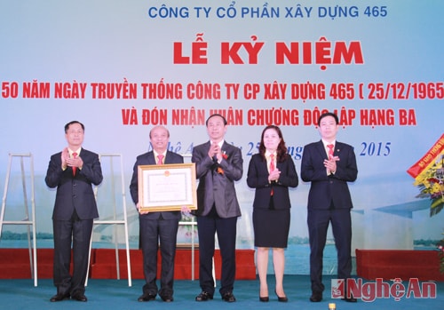 Công CP Xây dựng 465 đón nhận Huân chương Độc lập hạng Ba
