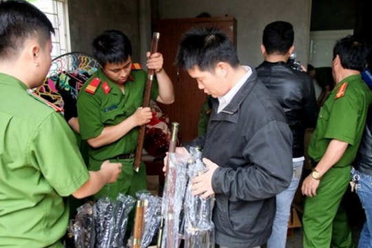 Phát hiện kho vũ khí lớn trong tiệm... tạp hóa