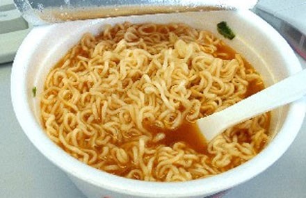 Mì ăn liền, tiện...nhưng không lợi