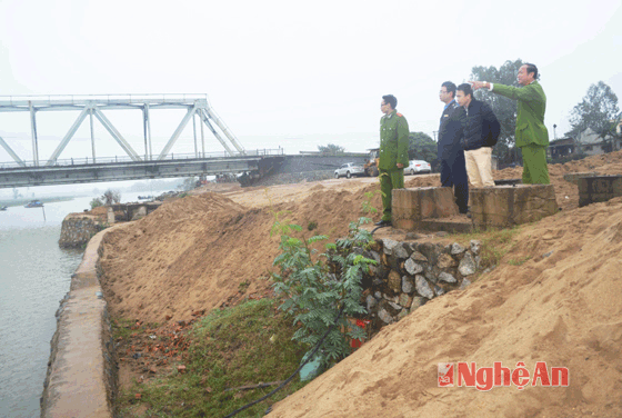 Xóa sổ điểm khai thác cát sỏi dưới chân cầu đường sắt Yên Xuân