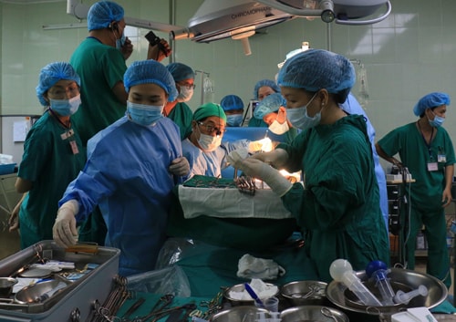 Nam sinh viên trường y hiến gan cứu bố