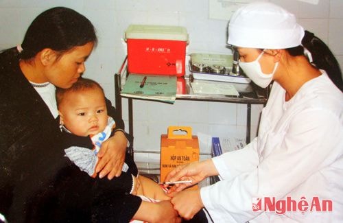 Trẻ đã tiêm vắcxin dịch vụ có thể quay lại tiêm Quinvaxem miễn phí