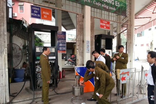 Bắt 12 nghi can trong đường dây buôn bán chip gian lậu xăng dầu