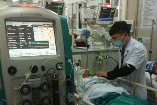 Suýt 'đi chơi với tử thần' vì ngộ độc rượu methanol