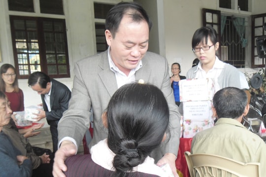 45 người khiếm thị ở Thị xã Thái Hòa được tặng Radio