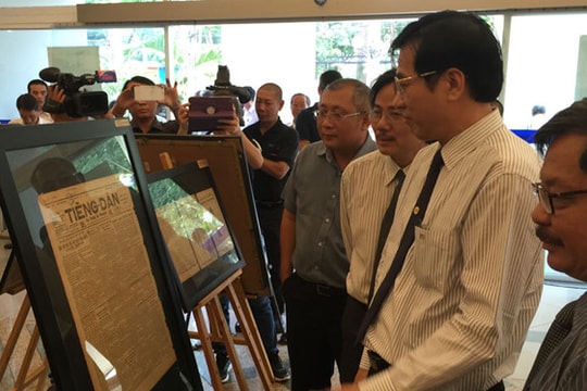 Triển lãm " Một góc lịch sử báo chí Việt Nam" gây bất ngờ cho người xem