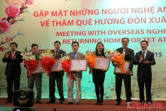 Gặp mặt các Kiều bào Nghệ An về thăm quê hương Đón Xuân Bính Thân 2016