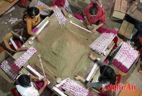 Nhịp điệu Xuân nơi làng nghề hương trầm Qùy Châu