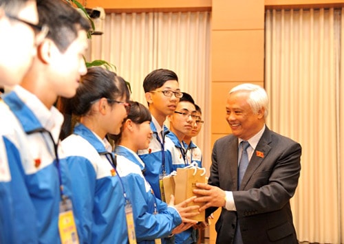 Trao giải cuộc thi tìm hiểu văn hóa, lịch sử dân tộc "Tự hào Việt Nam"