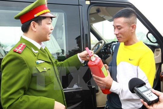 Bộ Công an: Chưa xử phạt lỗi thiếu bình chữa cháy trên ôtô