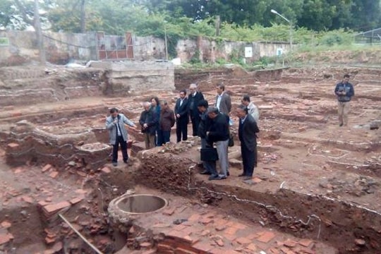 Khai quật khảo cổ tại Trung tâm Hoàng thành Thăng Long - Hà Nội