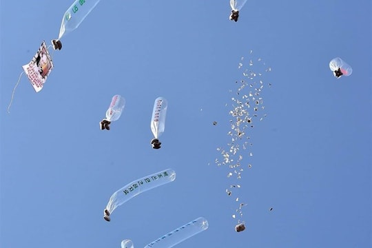 Quân đội Triều Tiên rải một triệu tờ truyền đơn ở biên giới