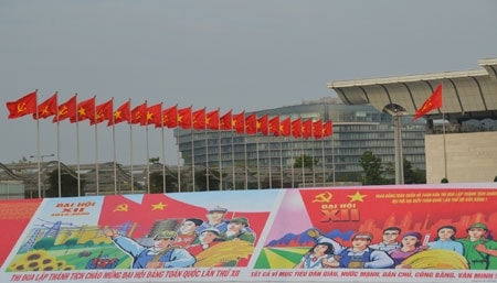Thủ đô Hà Nội rực rỡ cờ hoa chào mừng Đại hội XII của Đảng