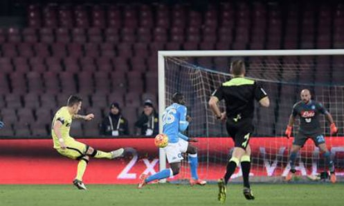 Inter loại Napoli ở tứ kết Cup liên đoàn Italy