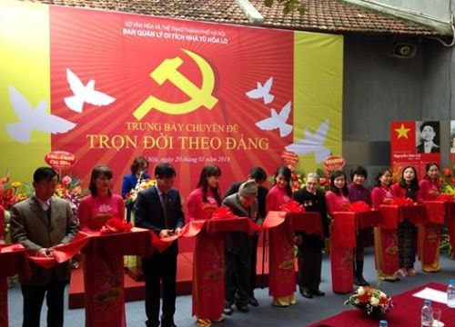 Trưng bày chuyên đề "Trọn đời theo Đảng"