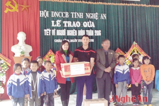 Thăm hỏi các gia đình liệt sỹ, khó khăn Quỳnh Lưu, Quỳ Hợp