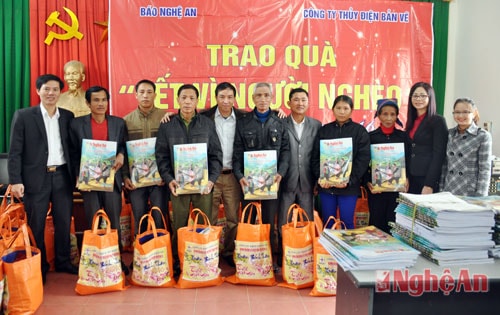 Mang Tết đến với đồng bào  tái định cư Thủy điện Bản Vẽ