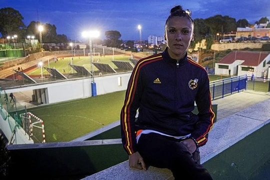 Bị cầu thủ nữ từ chối hẹn hò, trọng tài giở trò xử ép