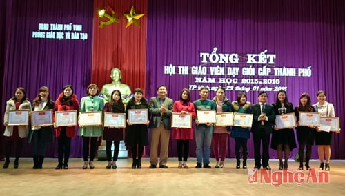 Thành phố Vinh khen thưởng 273 giáo viên dạy giỏi