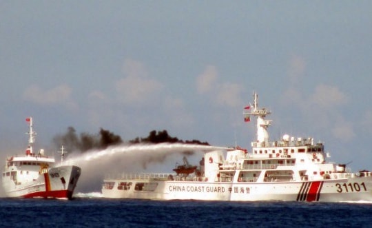 Tàu tuần duyên khổng lồ của Trung Quốc đe dọa khu vực