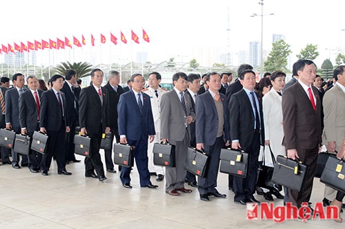 Xem xét tiêu chuẩn, cơ cấu ủy viên Ban Chấp hành Trung ương Đảng khóa XII